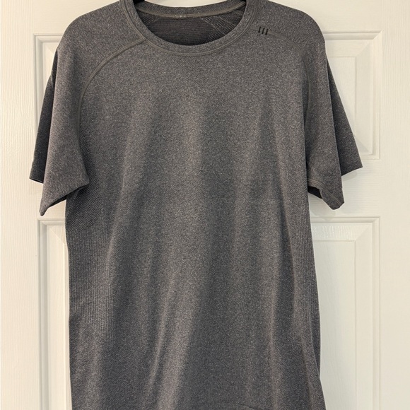 lululemon athletica Heather Gray Short Sleeve Tee - Picture 1 of 3
